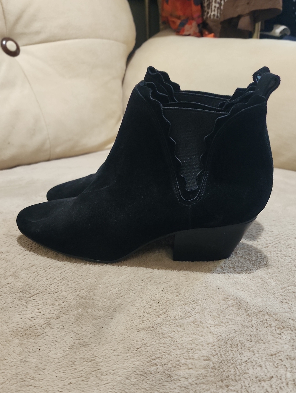 NWT.Sole Society Black Suede Scalloped Ankle Booties